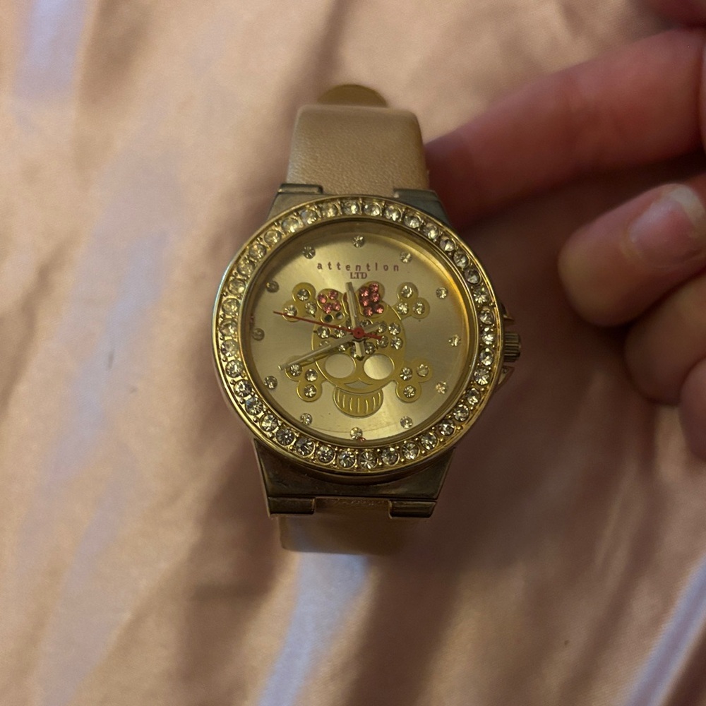 Elegant Skull Gold Watch with Crystal Details